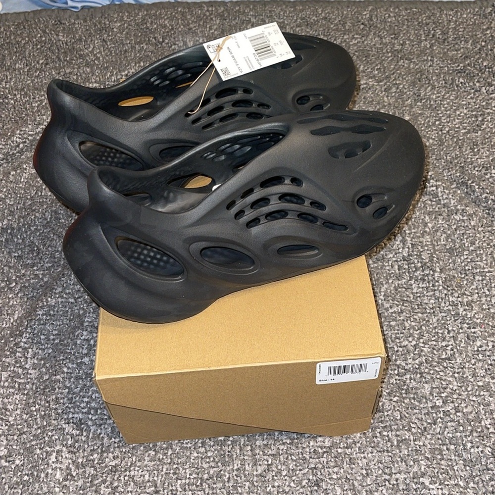 Yeezy Foam RNR - Picture 4 of 6